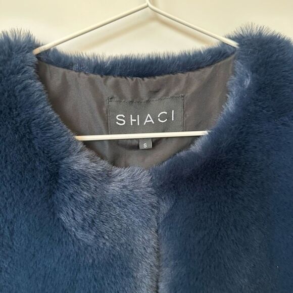 Shaci Blue and White Faux Fur Vest size Small - Picture 7 of 10
